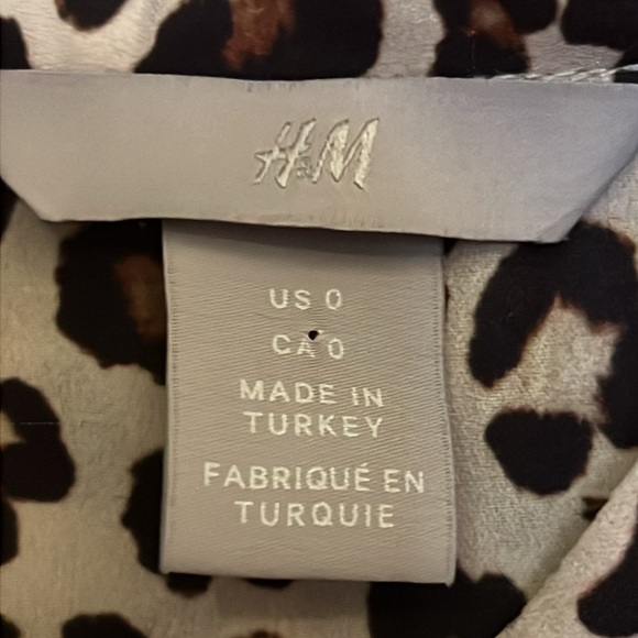 H&M Women’s Leopard Animal Print Blouse Sz 0 - Picture 3 of 4